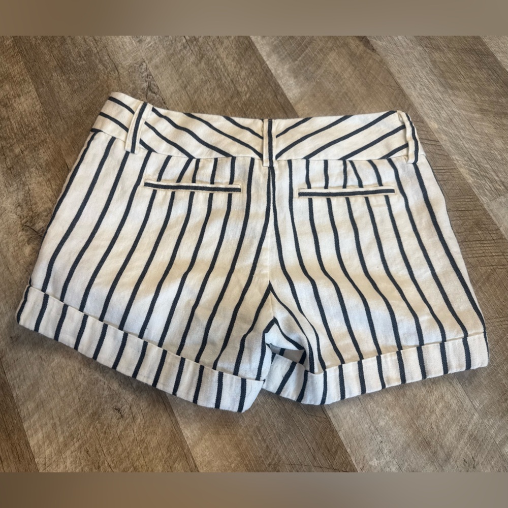 Express size 4 midi low rise, dressy look white jean shorts, thin pinstripe - Picture 9 of 10
